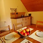 Bivanje na kmetiji Tourist Farm 