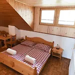 Bivanje na kmetiji Tourist Farm 